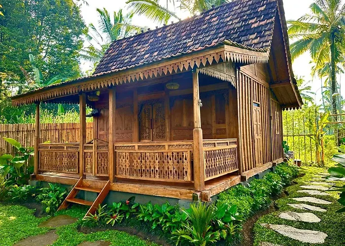 Uma Harum Sari 4*